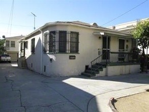 2920 Francis Ave in Los Angeles, CA - Building Photo - Building Photo