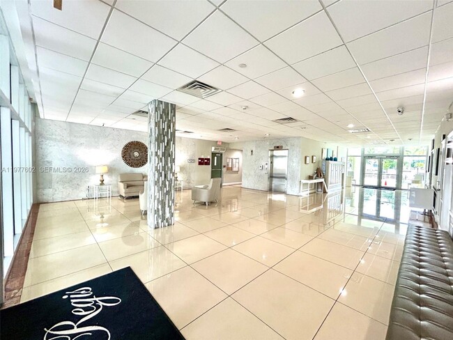 9500 W Bay Harbor Dr in Bay Harbor Islands, FL - Building Photo - Building Photo