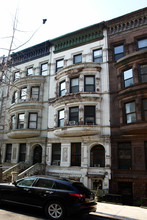 132 W 74th St in New York, NY - Building Photo - Building Photo