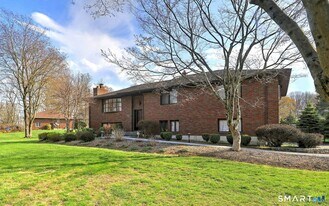 4565 Madison Ave in Trumbull, CT - Building Photo