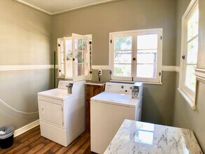 1352 W 10th St in San Pedro, CA - Foto de edificio - Building Photo