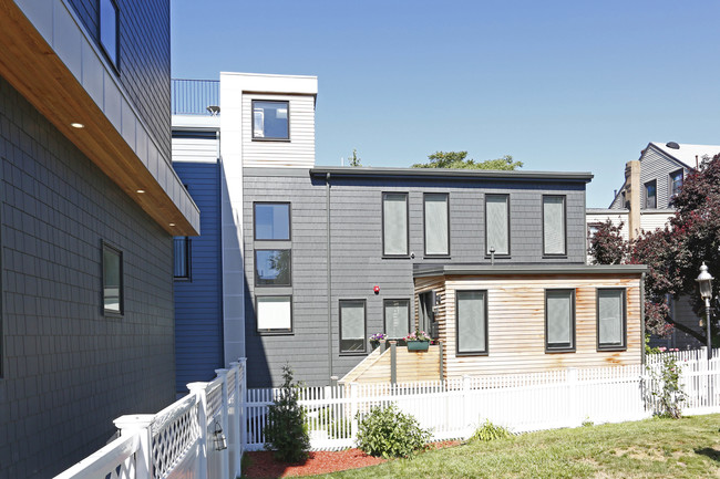 633RR E 2nd St in South Boston, MA - Foto de edificio - Building Photo