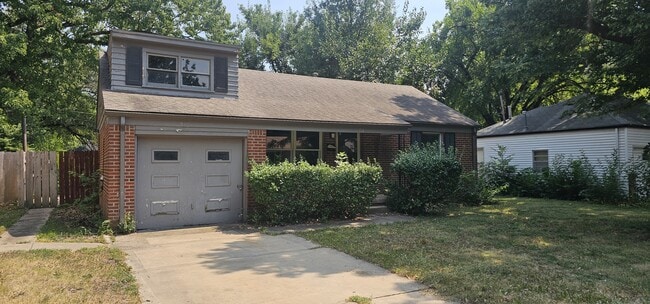 property at 716 Drury Ln