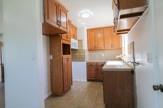 846 W Spruce St in Compton, CA - Building Photo - Building Photo