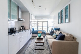 19 Grand Trunk Crescent in Toronto, ON - Building Photo - Building Photo