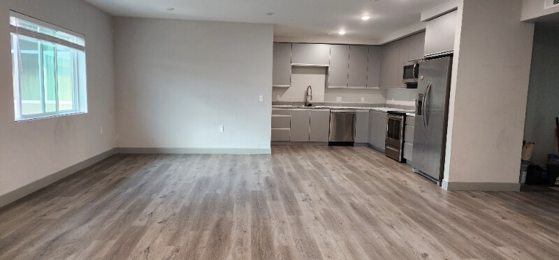 7040 Woodman Ave in Los Angeles, CA - Building Photo