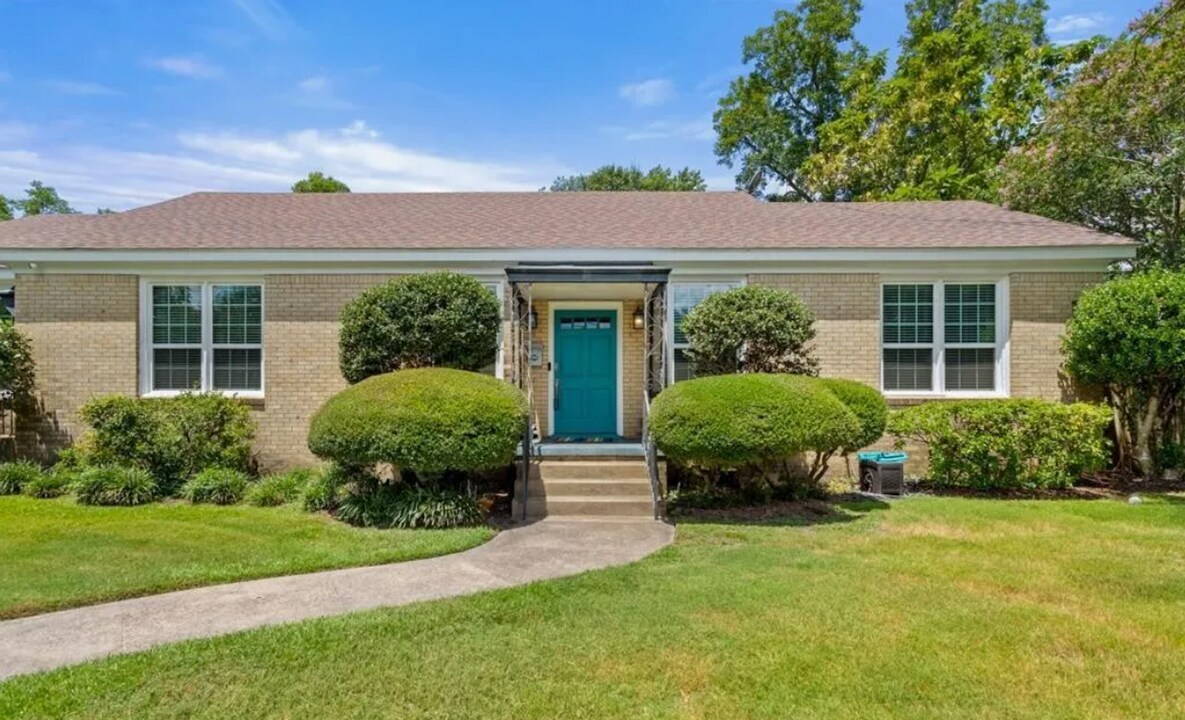 1413 Augusta Ave in Tyler, TX - Building Photo