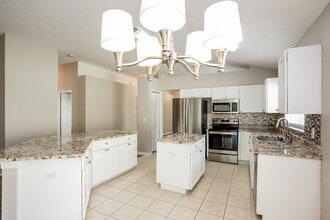 10270 Oasis Palm Dr in Tampa, FL - Building Photo - Building Photo