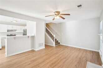 1066 Rock Creek Ln in Norcross, GA - Foto de edificio - Building Photo