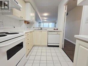 18 Lee Centre Dr in Toronto, ON - Building Photo - Building Photo