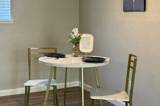 Garner Park in Pasadena, TX - Foto de edificio - Building Photo