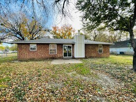 1304 N Narcissus Ave in Broken Arrow, OK - Building Photo