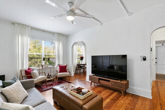 1836 Laurel St, Unit 2 in Sarasota, FL - Foto de edificio - Building Photo