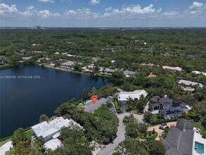 415 Rovino Ave in Coral Gables, FL - Foto de edificio - Building Photo