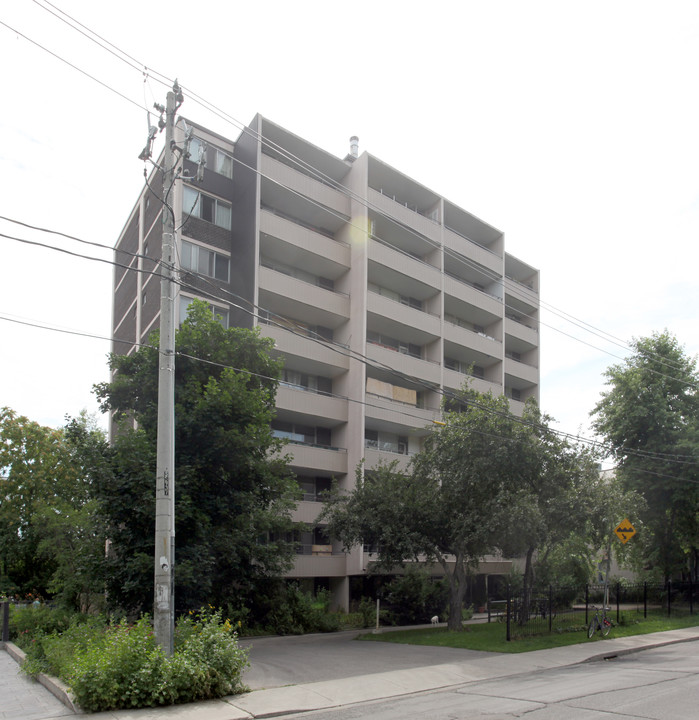 375 Brunswick Ave in Toronto, ON - Building Photo