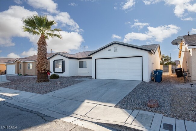 2207 Fountain Valley Way in North Las Vegas, NV - Building Photo - Building Photo