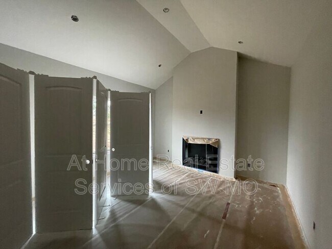 303 Rosalie St photo'