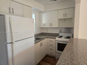 2253 SW 34th Ave in Miami, FL - Building Photo - Building Photo