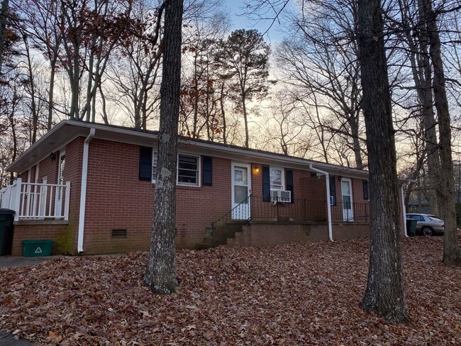 220 Vickery Dr in Central, SC - Building Photo - Building Photo