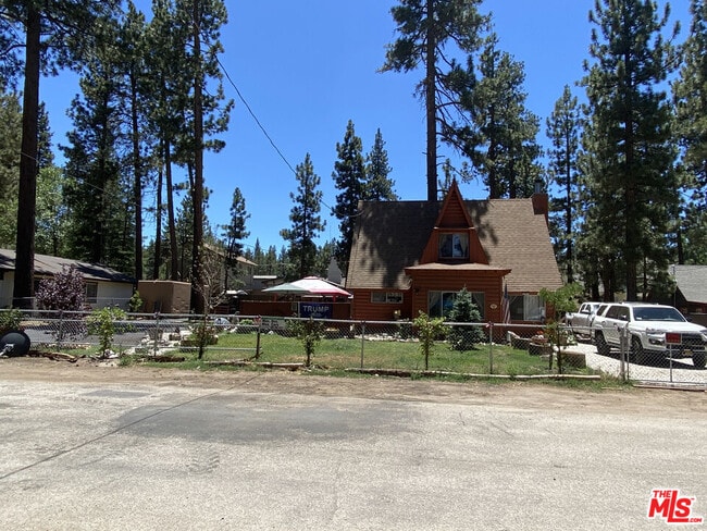 308 W Fairway Blvd in Big Bear, CA - Building Photo - Building Photo