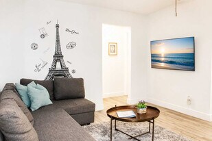 329 Madison St, Unit SI FL1-ID1075800P in Hollywood, FL - Building Photo