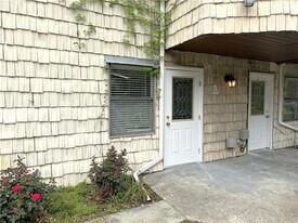 23058 LA-1088 in Mandeville, LA - Building Photo