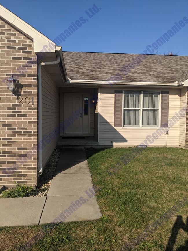 201 Red Bud Ct in Mahomet, IL - Building Photo - Building Photo