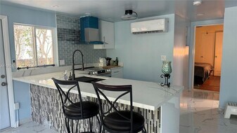 1633 McKinley St in Hollywood, FL - Building Photo