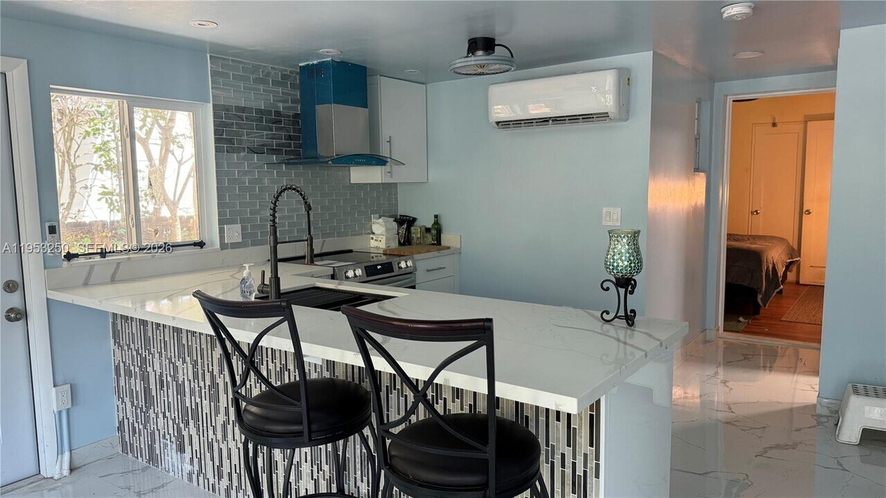 1633 McKinley St in Hollywood, FL - Building Photo