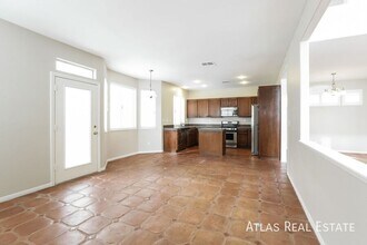 2213 Warm Walnut Dr in Las Vegas, NV - Foto de edificio - Building Photo