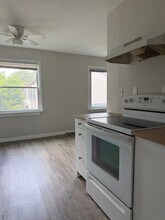 2412 Azalea Garden Rd, Unit 210 in Norfolk, VA - Foto de edificio - Building Photo