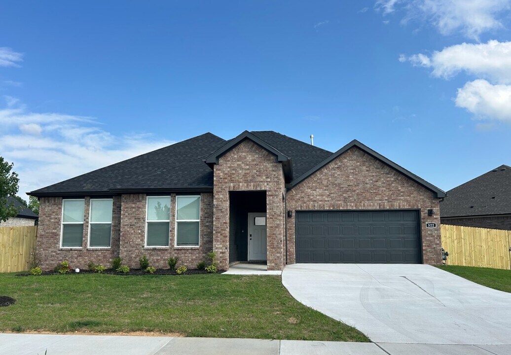 522 N Goose Xing in Farmington, AR - Foto de edificio