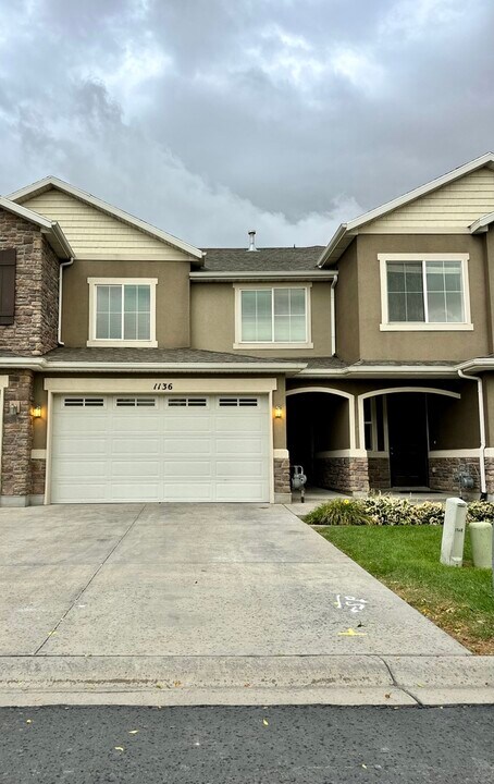 1136 Sutton Dr in North Salt Lake, UT - Building Photo
