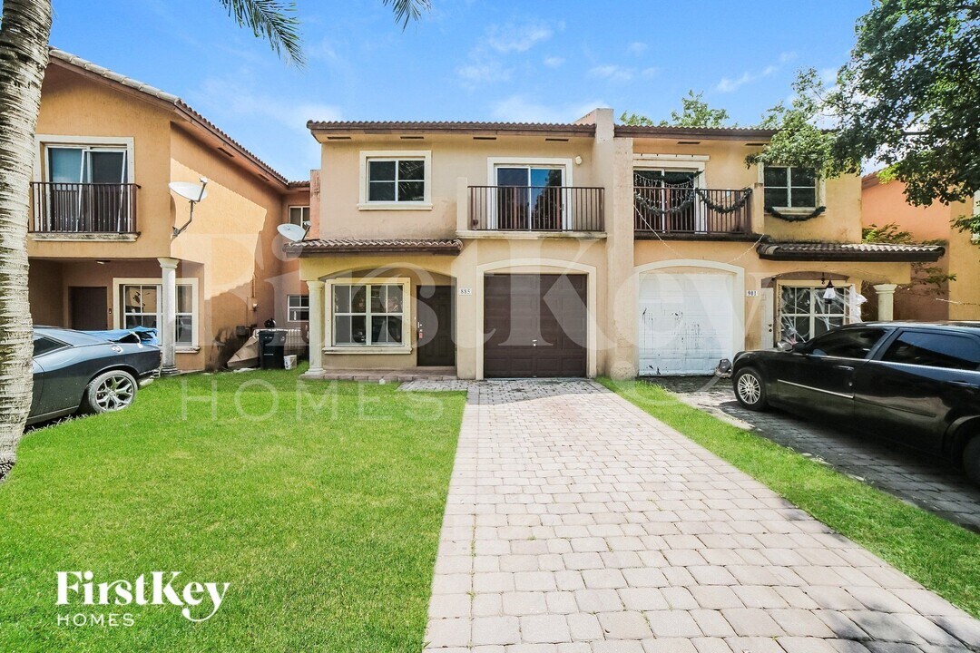 885 SW 6th Ct in Homestead, FL - Foto de edificio