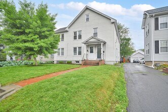 113 Cambridge St in West Hartford, CT - Foto de edificio - Building Photo