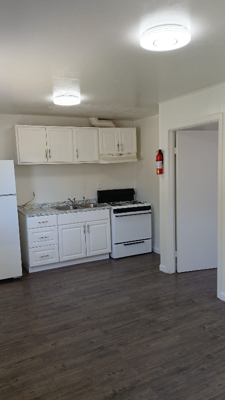 property at 101 E Barbara St