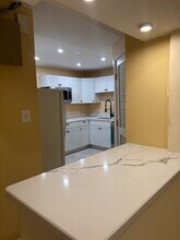 6859 Rolling Creek Way in Alexandria, VA - Foto de edificio - Building Photo