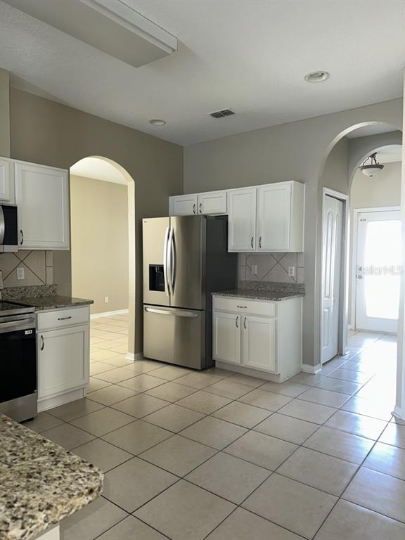 30513 Latourette Dr in Wesley Chapel, FL - Building Photo - Building Photo