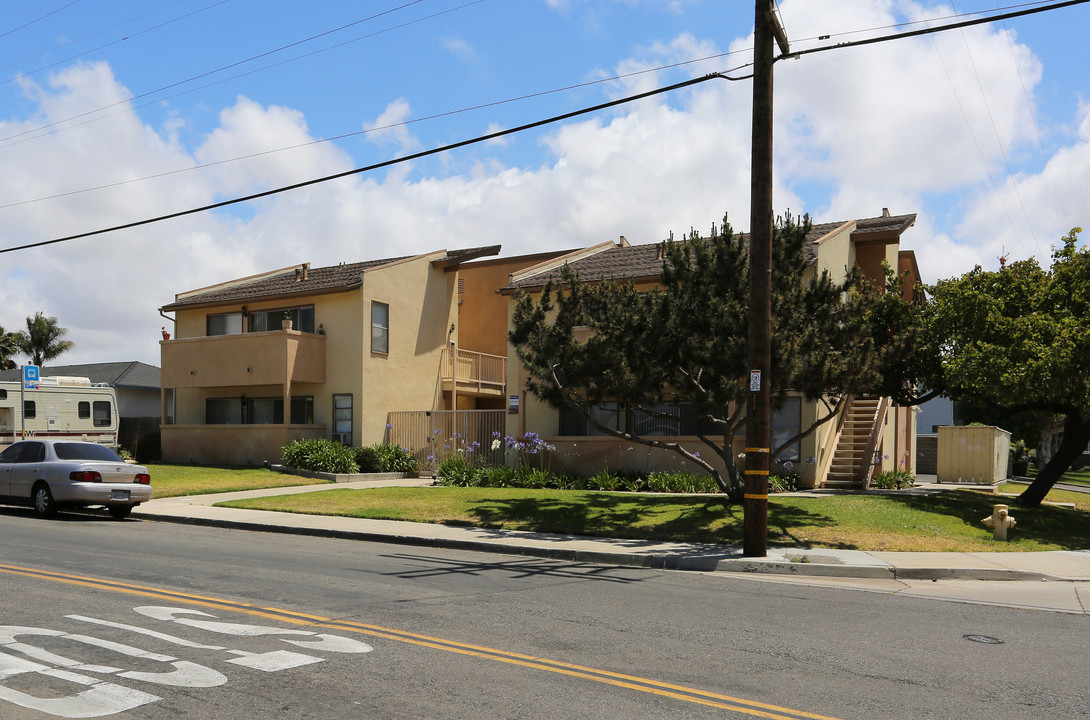 Barnes Manor in Oceanside, CA - Building Photo