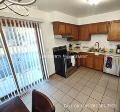 620 Dundee Ln in Hartland, WI - Building Photo - Building Photo