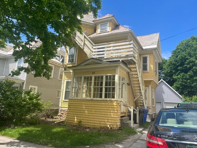 28 Brookes Ave, Unit 28 Brookes Unit 2 in Burlington, VT - Building Photo - Building Photo