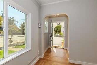 330 Broadmoor Blvd in San Leandro, CA - Building Photo - Building Photo