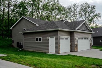 2392 Tee Time Rd SE in Rochester, MN - Building Photo - Building Photo