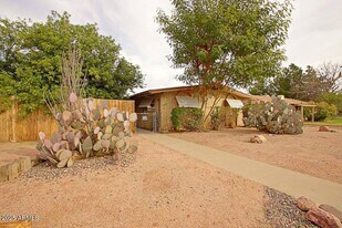 6944 E Earll Dr in Scottsdale, AZ - Building Photo