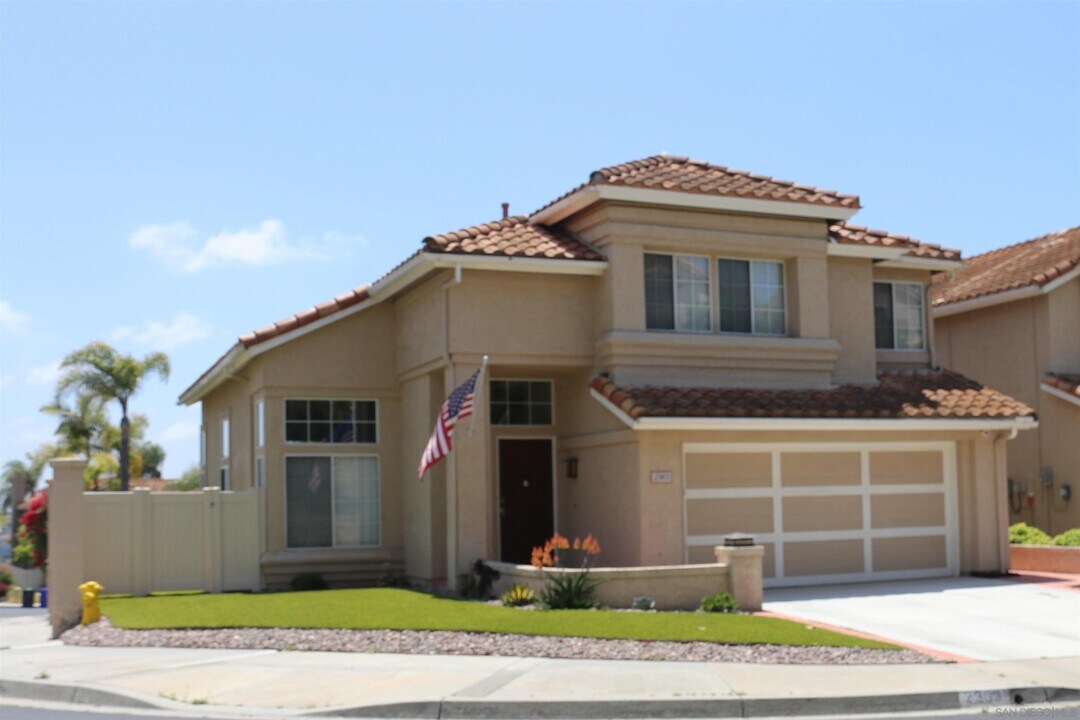 2363 Terraza Guitara in Carlsbad, CA - Building Photo