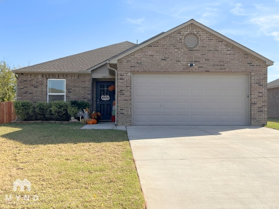 726 W Lola Dr in Mustang, OK - Building Photo