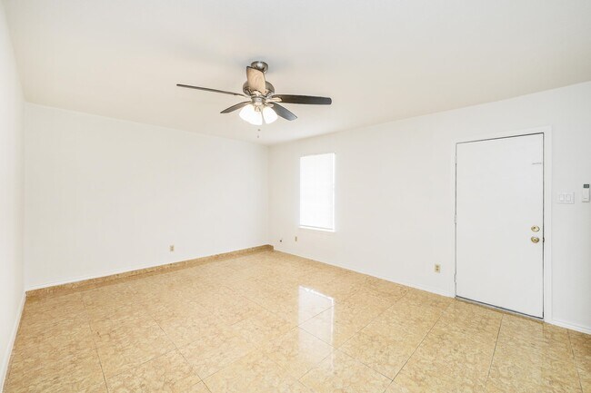 1005 Andrew Ave in Laredo, TX - Building Photo - Building Photo