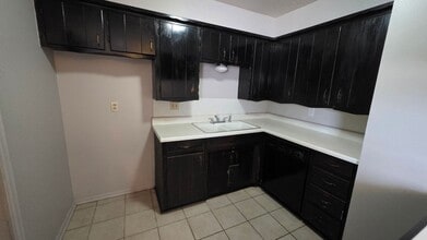 2610 Elwood Dr in Edmond, OK - Building Photo - Building Photo