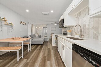 6045 Sage Dr in Orlando, FL - Building Photo - Building Photo