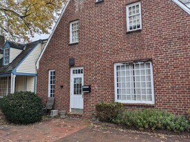 17 Turntable Jct, Unit 17 ttj in Flemington, NJ - Building Photo